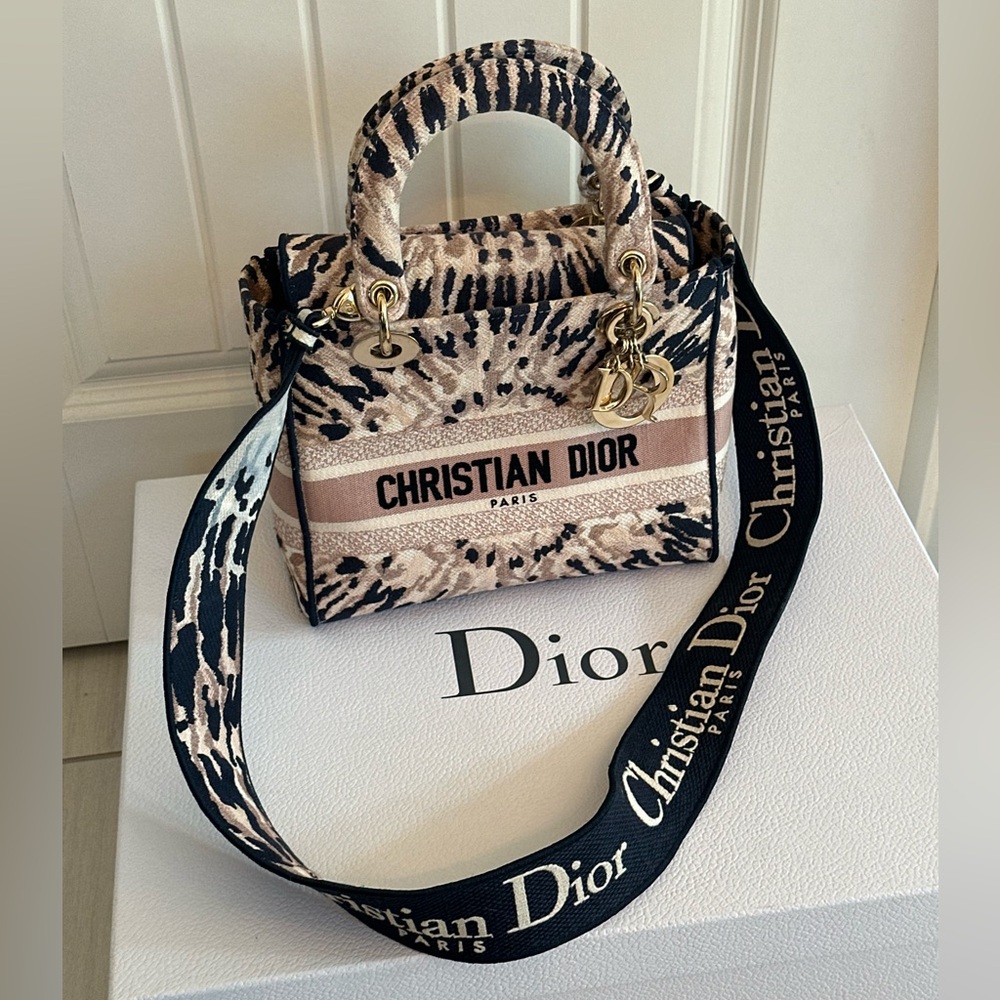 Christian Dior Bolso Lady D-Lite Lienzo Bordado Mediano